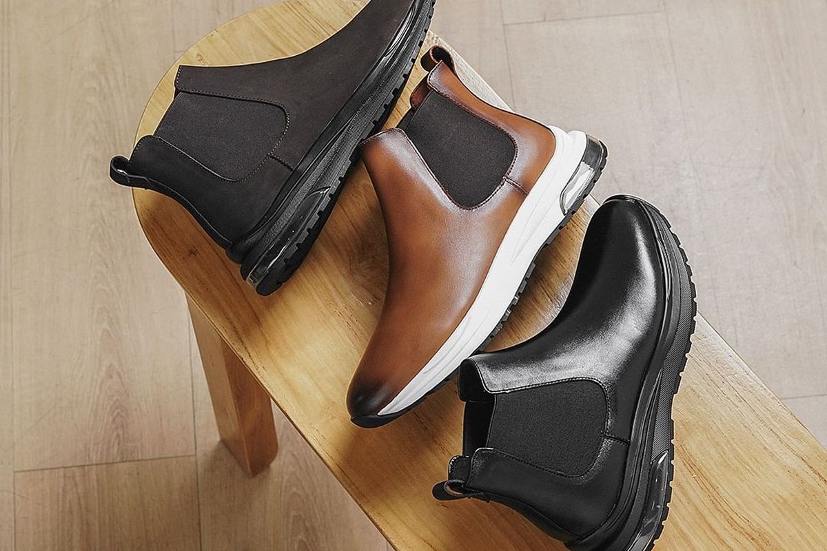 Sepatu kulit pria dalam koleksi seri Rajasa.