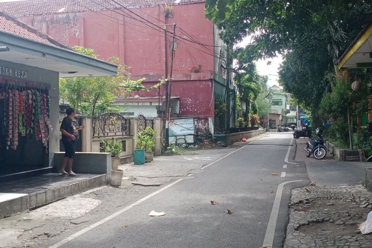 Lokasi pelaku melancarkan aksi eksibisionisme terhadap siswi SMPN 2 Malang di sekitar gerbang belakang SMP Negeri 2 Kota Malang, Jalan Prof. Moch Yamin, Kelurahan Sukoharjo, Kecamatan Klojen, Kota Malang, Jawa Timur. 