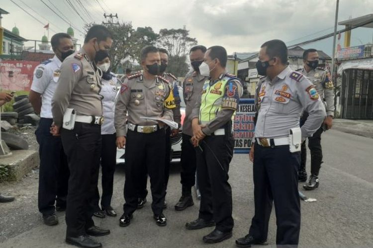 Polisi mengecek jalur di wilayah Kabupaten Garut, Jawa Barat, beberapa waktu lalu sebagai persiapan mudik lebaran 2022.