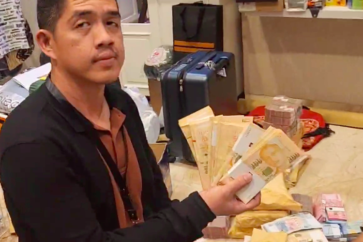 Kaget Temukan Uang Rp 920 Miliar di Rumah Zarof Ricar, Jampidsus Nyaris Pingsan