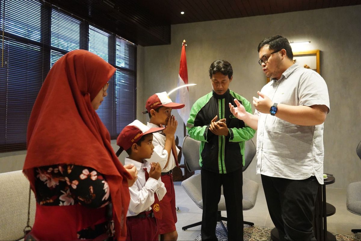 Cerita Anggit, Pengemudi Ojol di Kediri, Kembalikan Dompet Berisi ...