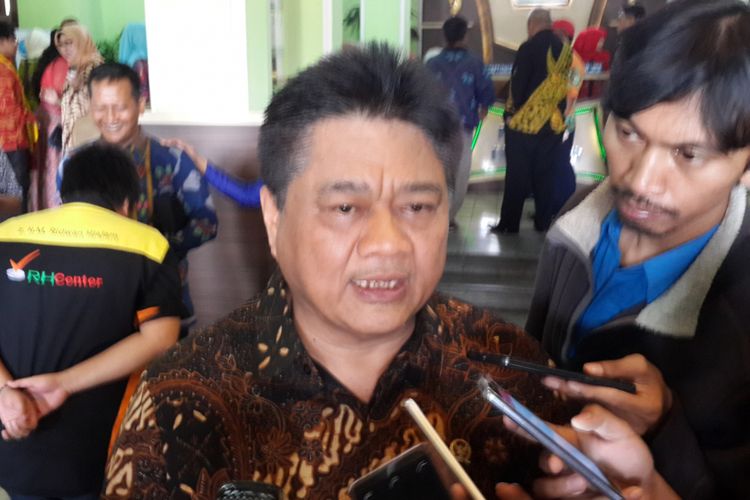 Ketua Departemen Pemenangan Pemilu Jawa Timur DPP Partai Golkar, Ridwan Hisjam saat menghadiri peringatan Hari Batik Nasional 2017 di Balai Kota Malang, Senin (2/10/2017).