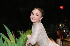 Yuni Shara Promo Lagu Tanda Tanda ke Remaja yang Nongkrong di Sudirman