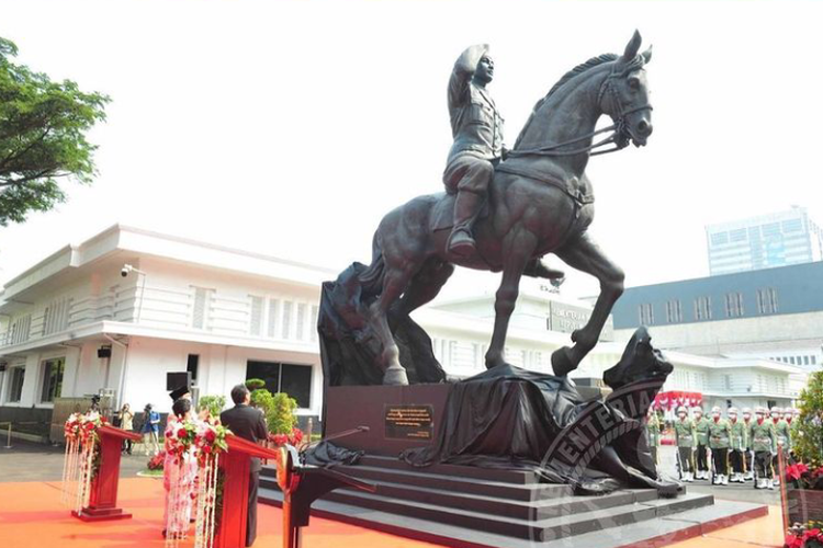 Tangkapan layar foto patung Soekarno menunggang kuda yang ada di Kementerian Pertahanan