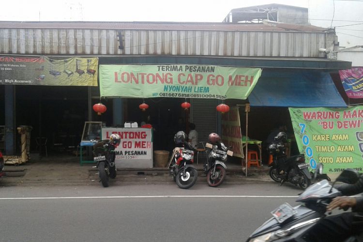 Warung lontong Cap Go Meh Ny Liem di Jalan Sutan Syahrir Nomor 57/59 Solo, Jawa Tengah, Senin (26/2/2018).