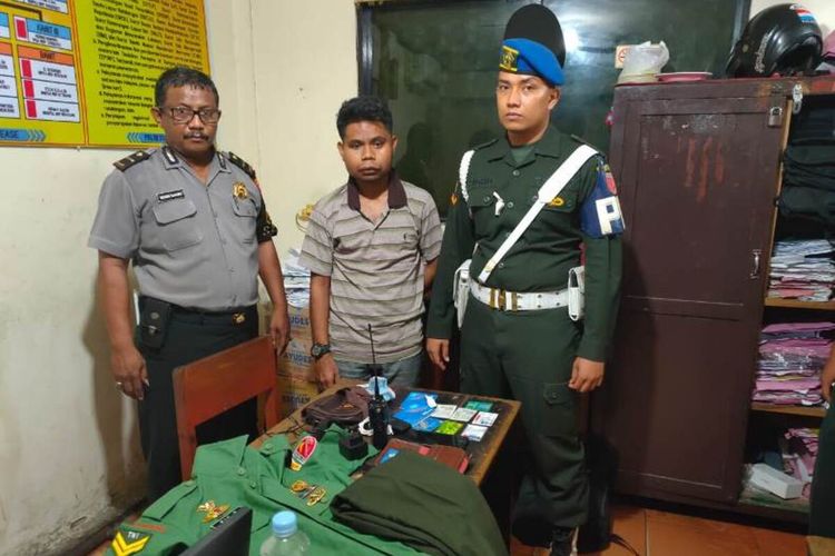 Ricardo Lekipeuw (22) anggota TNI gadungan yang menipu orang tua calon tantama TNI ditangkapanggota intel Kodam Pattimura, Selasa (10/3/2020)