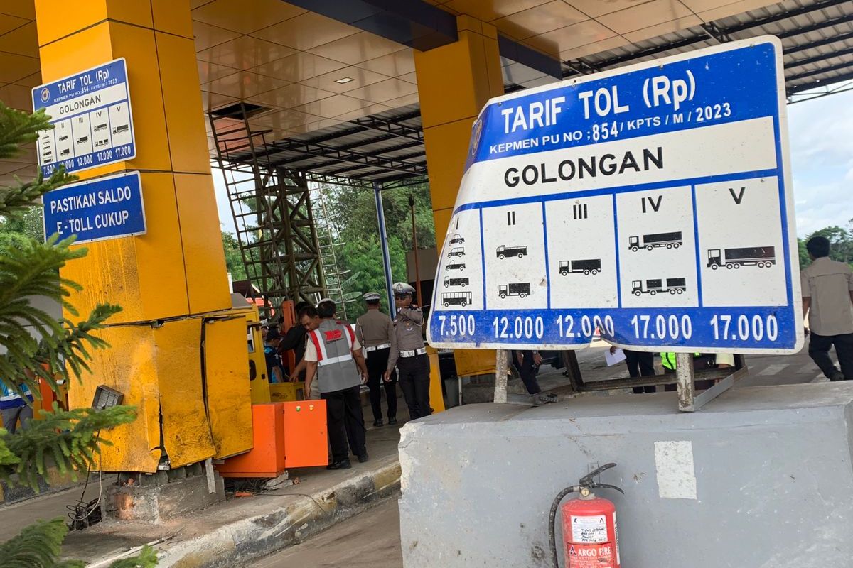 Gerbang Tol Ciawi 2 menjadi tempat kejadian kecelakaan maut yang melibatkan truk air mineral dengan beberapa kendaraan