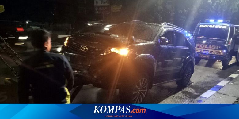  Truk  Derek  Pengangkut Mobil Setya Novanto Dicegat Polisi