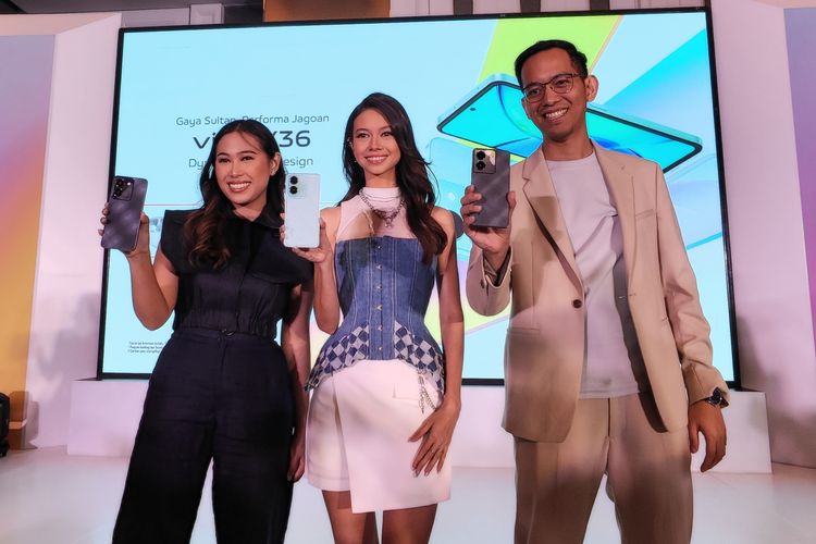 (Kiri-kanan) PR Manager Vivo Indonesia Alexa Tiara, Product Ambassador Yuki Kato, dan Product Manager Gilang Pamenan dalam acara peluncuran Vivo Y36 series di Sudirman, Jakarta Pusat, pada Kamis (25/5/2023).