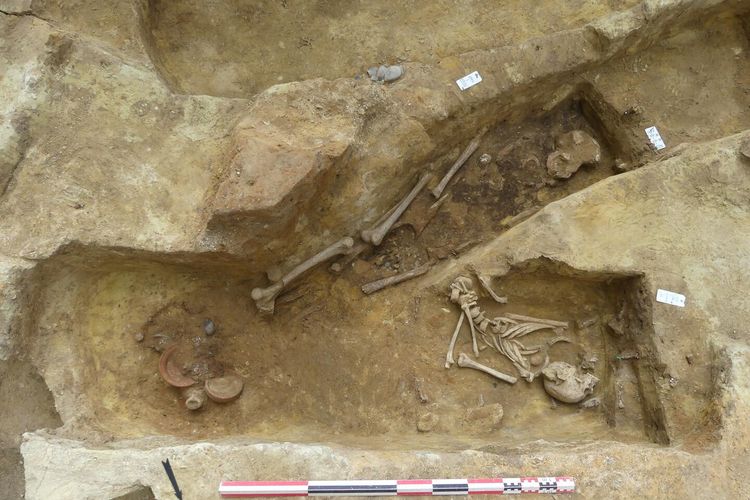 Ilmuwan INRAP menemukan 50 kuburan kuno di bawah stasiun di Paris, Perancis