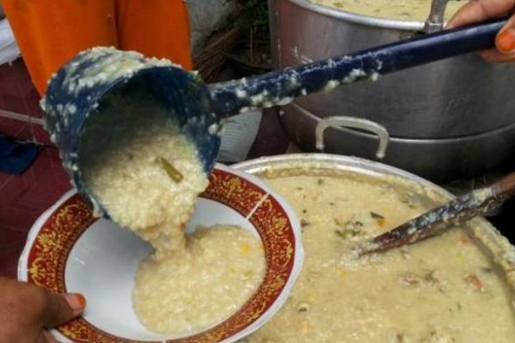 Pembagian bubur Asyura 