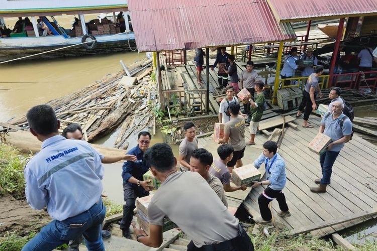 Sebagian bantuan paket sembako untuk korban banjir telah tiba di Mahakam Ulu, Minggu (19/5/2025). 