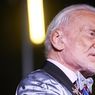 Buzz Aldrin, Orang Kedua yang Injakkan Kaki di Bulan, Menikah di Usia 93 Tahun