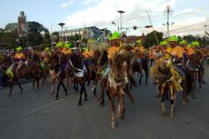 Meriahnya Parade 1.001 Kuda Sandalwood dan Festival Tenun Ikat di Sumba Barat