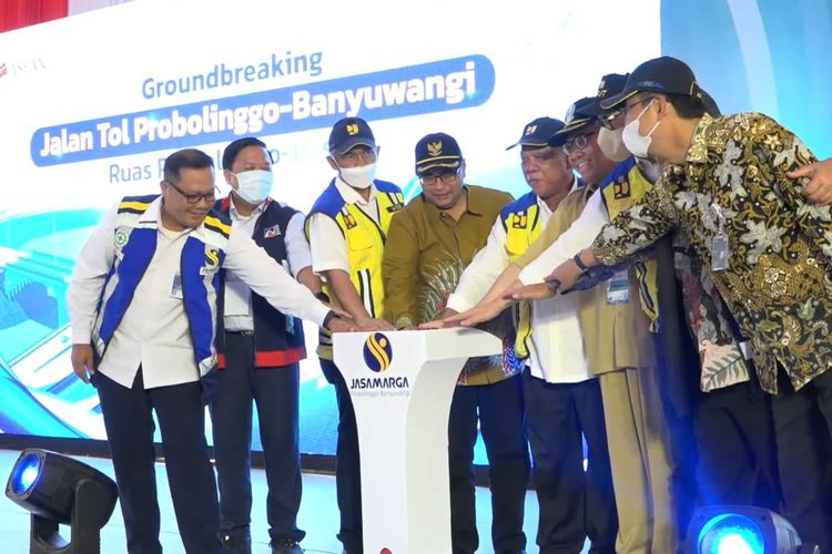 Groundbreaking Jalan Tol Probolinggo-Banyuwangi Ruas Probolinggo (Gending)-Besuki pada Senin (06/02/2023).