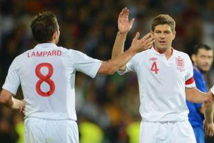 Gelandang Inggris, Frank Lampard (kiri) dan Steven Gerrard. 
