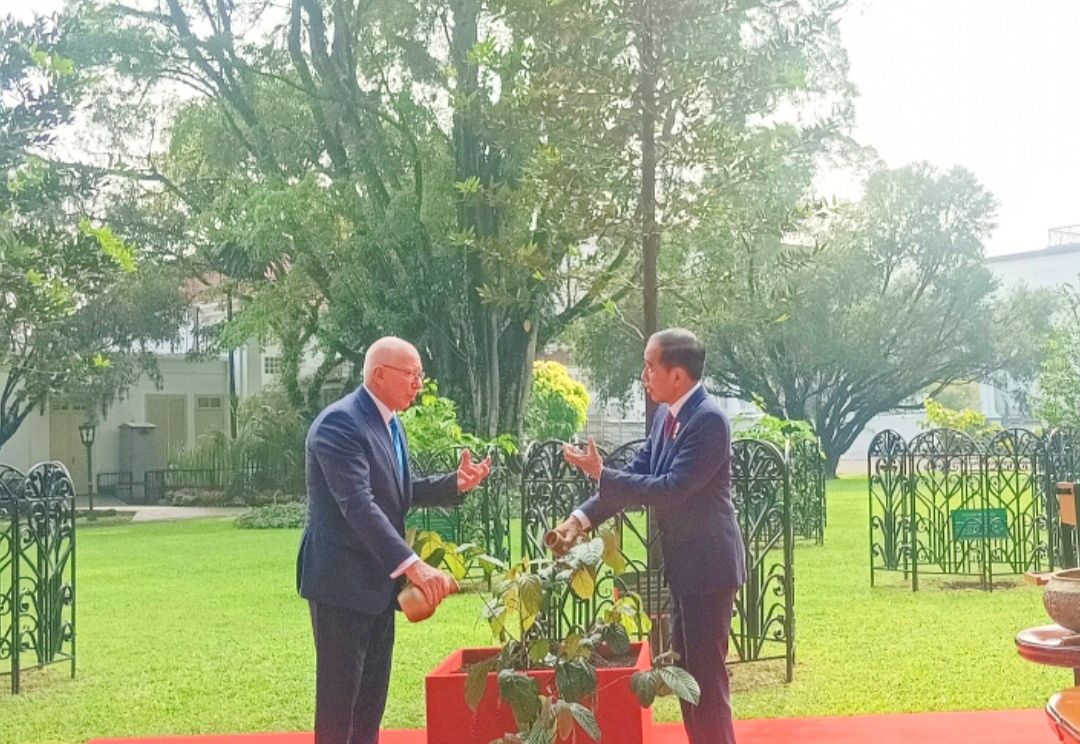 Jokowi Ajak Gubernur Jenderal Australia Tanam Pohon di Bogor 
