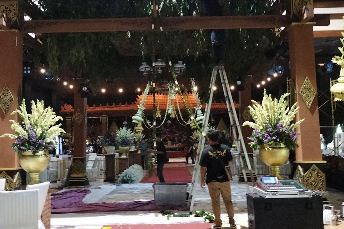 Kondisi Gedung Graha Shaba Buana jelang pernikahan Adik Jokowi dan Ketua MK, Rabu (25/5/2022)