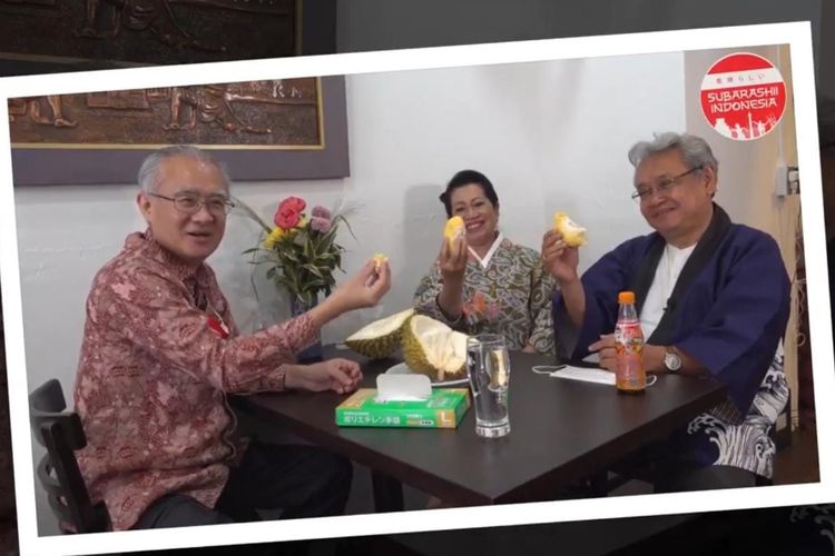 Duta Besar Indonesia untuk Jepang, Heri Akhmadi berkesempatan mengajak sahabatnya, mantan Duta Besar Jepang untuk Indonesia Masafumi Ishii, mencicipi hidangan di warteg Monggo Moro. 