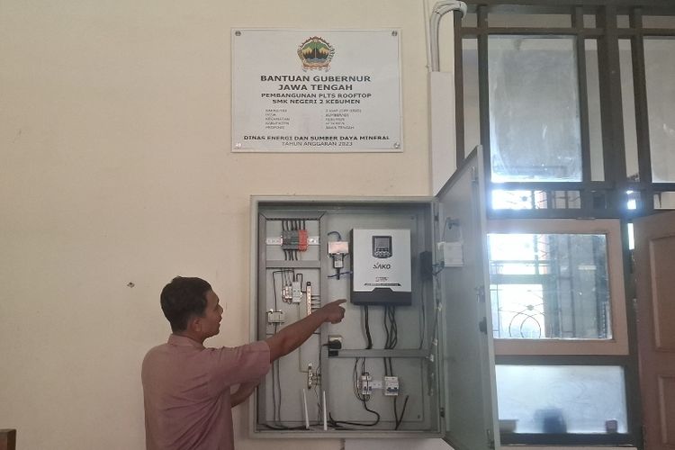 PLTS Bantuan ESDM di SMKN 2 Kebumen Bermasalah, Baterai Soak dan Tak Terawat