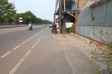 Trotoar di Pulogadung Sempit, Warga Terpaksa Jalan di Jalur Sepeda