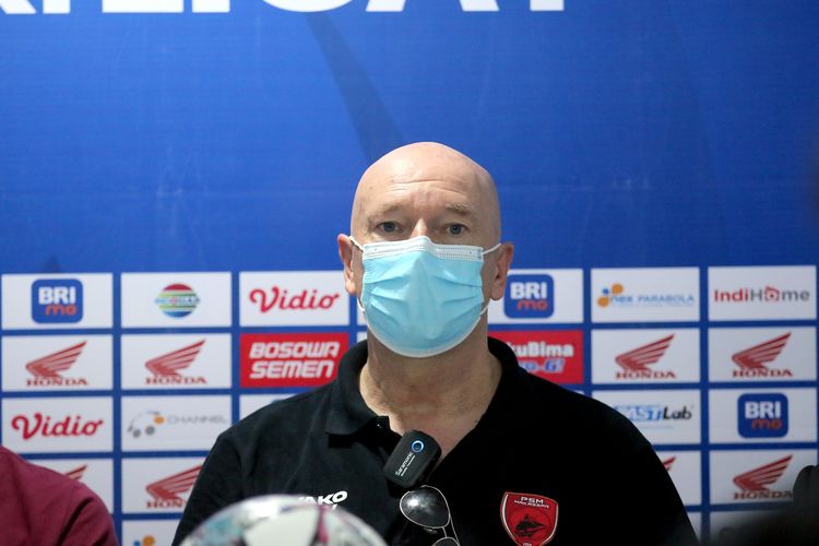 Pelatih PSM Makassar di putera kedua Liga 1 2021-2022, Joop Gall.