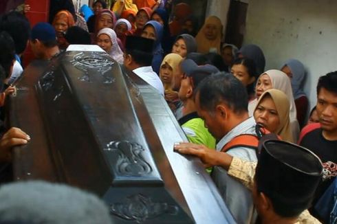 Tiba di Lombok, Jenazah Ilham Mahasiswa UII Disambut Tangis Keluarga