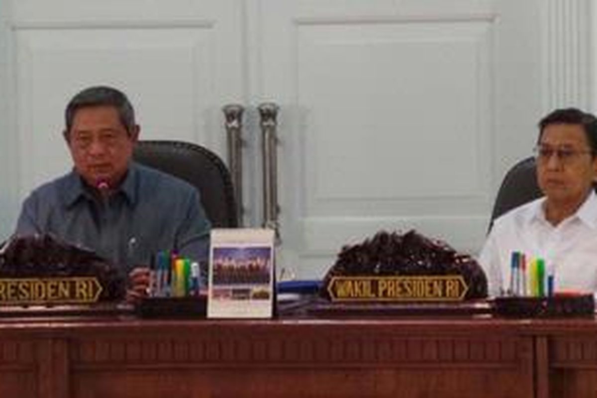 Presiden Susilo Bambang Yudhoyono dan Wapres Budiono saat sidang kabinet paripurna di Kantor Presiden, Kamis (14/2/2013).