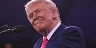 Trump Klaim Ekonomi Membaik karena Dirinya, Salahkan Biden atas Masalah yang Ada