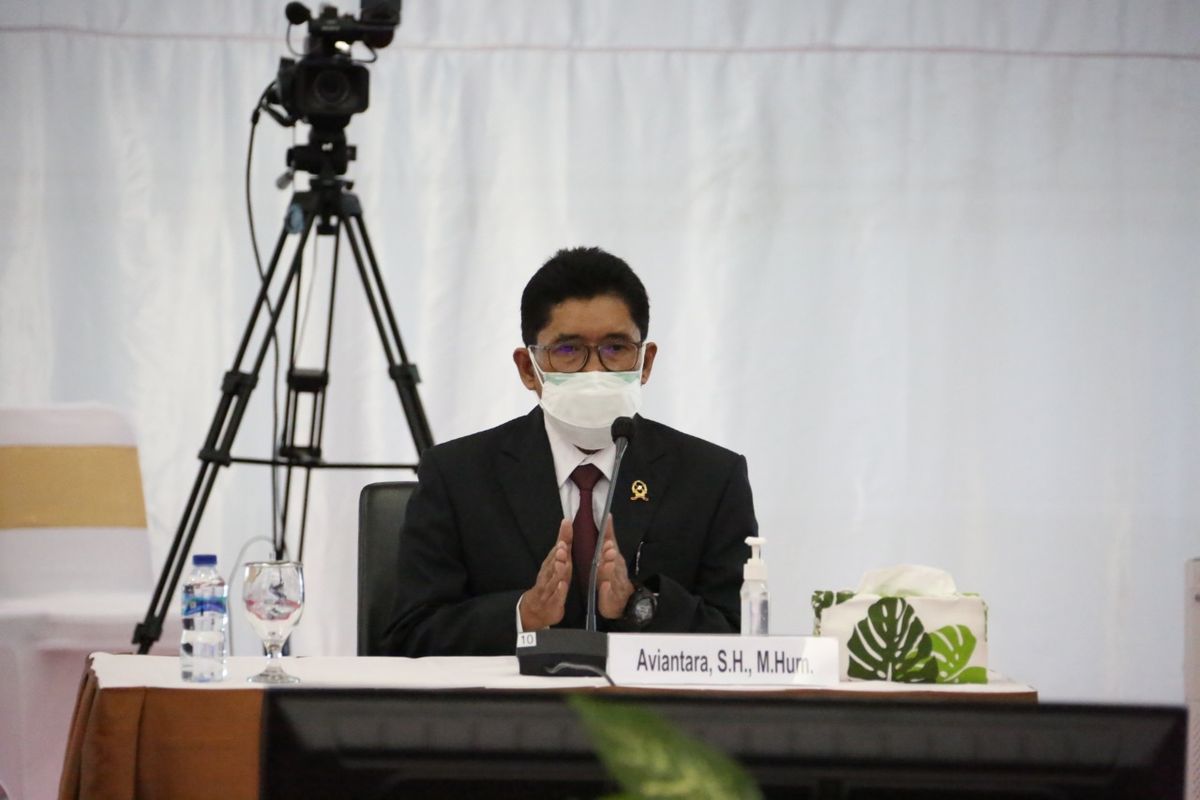 Salah satu calon hakim agung 2021, Aviantara, yang saat ini menjabat sebagai Inspektur Wilayah I Badan Pengawasan Mahkamah Agung (MA), Selasa (3/8/2021) saat mengikuti tes wawancara terbuka dengan Komisi Yudisial. 