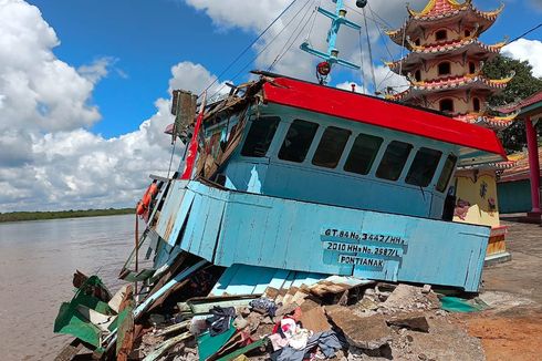 Kabut Tebal, Tongkang Bauksit di Kalbar Tabrak Tugboat dan Dermaga hingga Rusak Parah