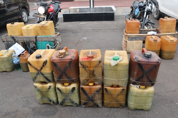 Antrean BBM di Ketapang Kalbar Mulai Terurai, 8 Penimbun Diamankan, Warga Diminta Tidak Panik