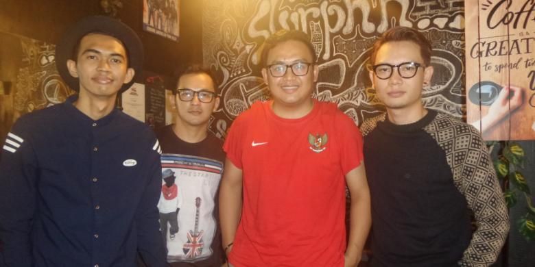 Band Goliath diabadikan di kawasan Palmerah Selatan, Jakarta Pusat, Senin (21/11/2016).