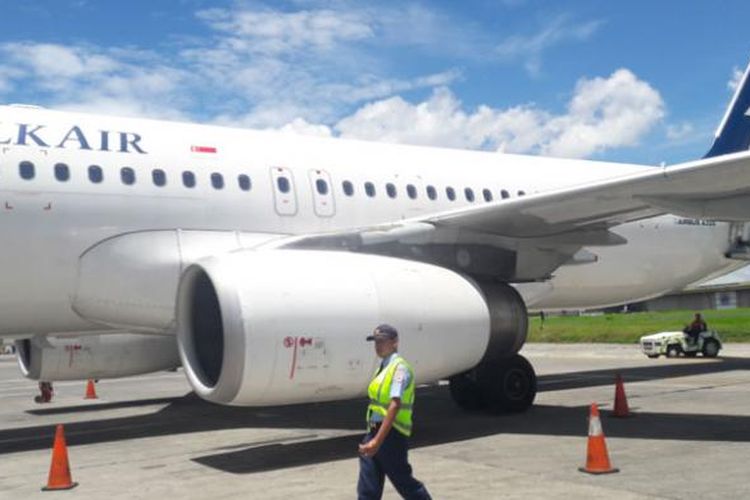 Pesawat Silk Air di Bandara Husein Sastranegara Bandung, Jawa Barat, Minggu (5/2/2017).