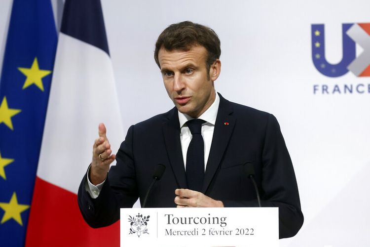 Presiden Perancis Emmanuel Macron dalam pertemuan informal Menteri Kehakiman dan Dalam Negeri Uni Eropa, di Tourcoing, Perancis utara, Rabu, 2 Februari 2022. 