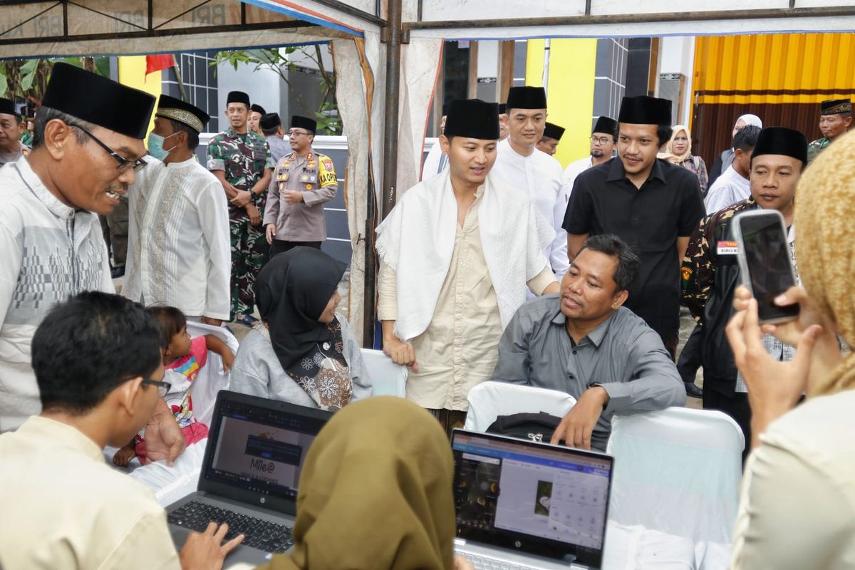 Bupati Trenggalek Mochamad Nur Arifin saat melakukan kegiatan Safari Ramadhan di Desa Salamrejo Kecamatan Karangan, Trenggalek, Jawa Timur (Jatim), Selasa (28/3/2023).