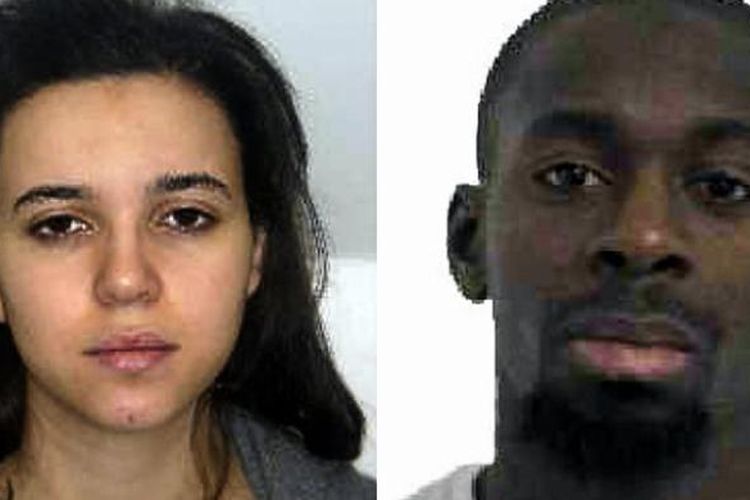 Hayat Boumeddiene (kiri) diyakini polisi Perancis membantu suaminya, Amedy Coulibaly dalam drama penyanderaan di sebuah toko swalayan Yahudi di Paris, Jumat (9/1/2015). Namun, informasi dari pemerintah Turki menyebut Boumeddiene sudah berada di negeri itu saat serangan maut di Perancis berlangsung.