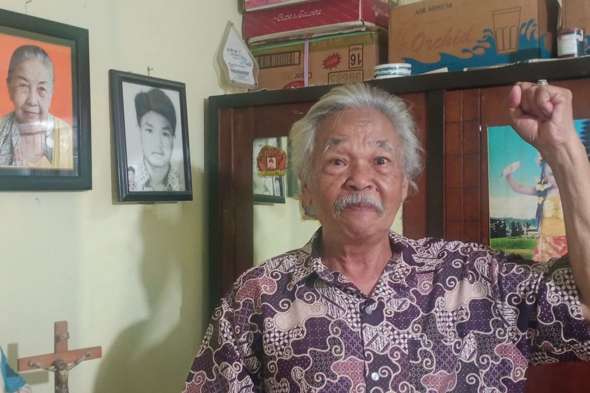 Dionysius Utomo Raharjo (78) mengajak Kompas.com ke kamar di rumahnya bersama foto anaknya, Petrus Bima Anugrah dan istrinya (alm) Genoneva Misiatini. 