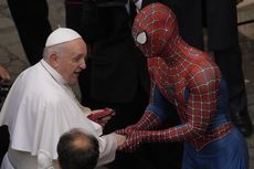 Ketika Paus Fransiskus Bertemu Spider-Man di Vatikan...