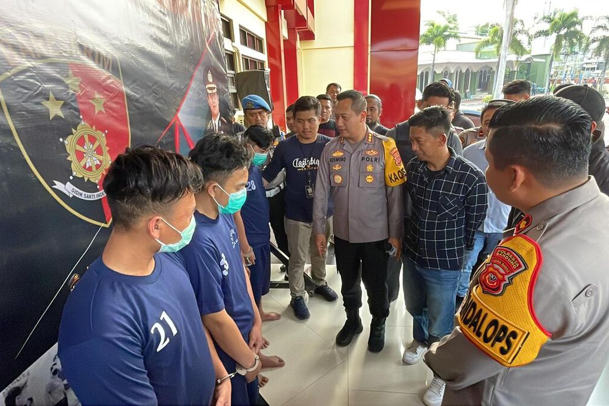 Kapolresta Bandung Kombes Pol Kusworo Wibowo saat melakukan gelar perkara di Mapolresta Bandung pada Jumat (22/12/2023) terkait pengeroyokan terhadap anggota polisi yang terjadi di Jalan Raya Banjaran-Soreang, Kabupaten Bandung, Jawa Barat pada Rabu lalu