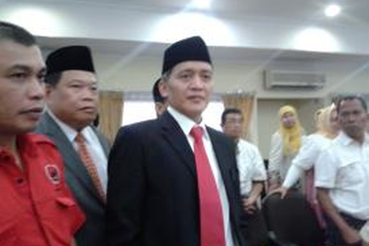 Calon wali kota Tangerang, Abdul Syukur, hadir dalam rapat paripurna istimewa penyampaian visi misi di Gedung DPRD Kota Tangerang, Rabu (14/8/2013).