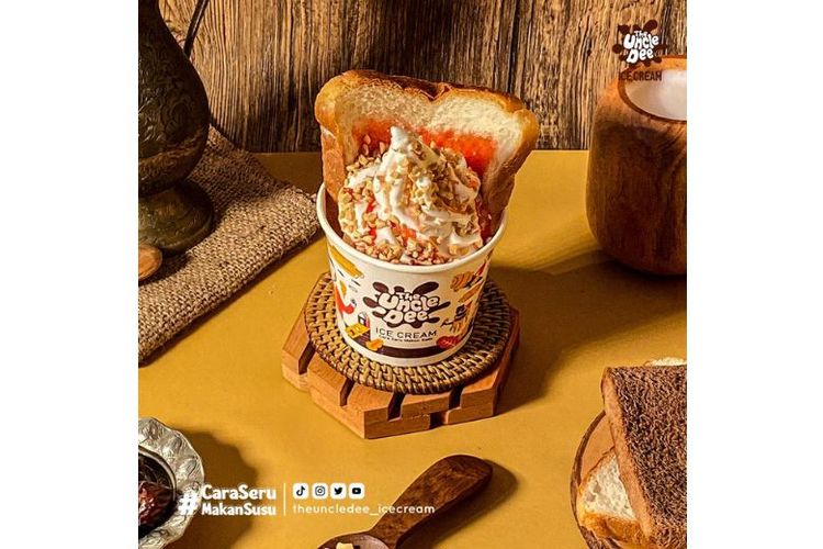 Menu spesial Ramadhan Ice Bread series rasa stroberi dari The Uncle Dee