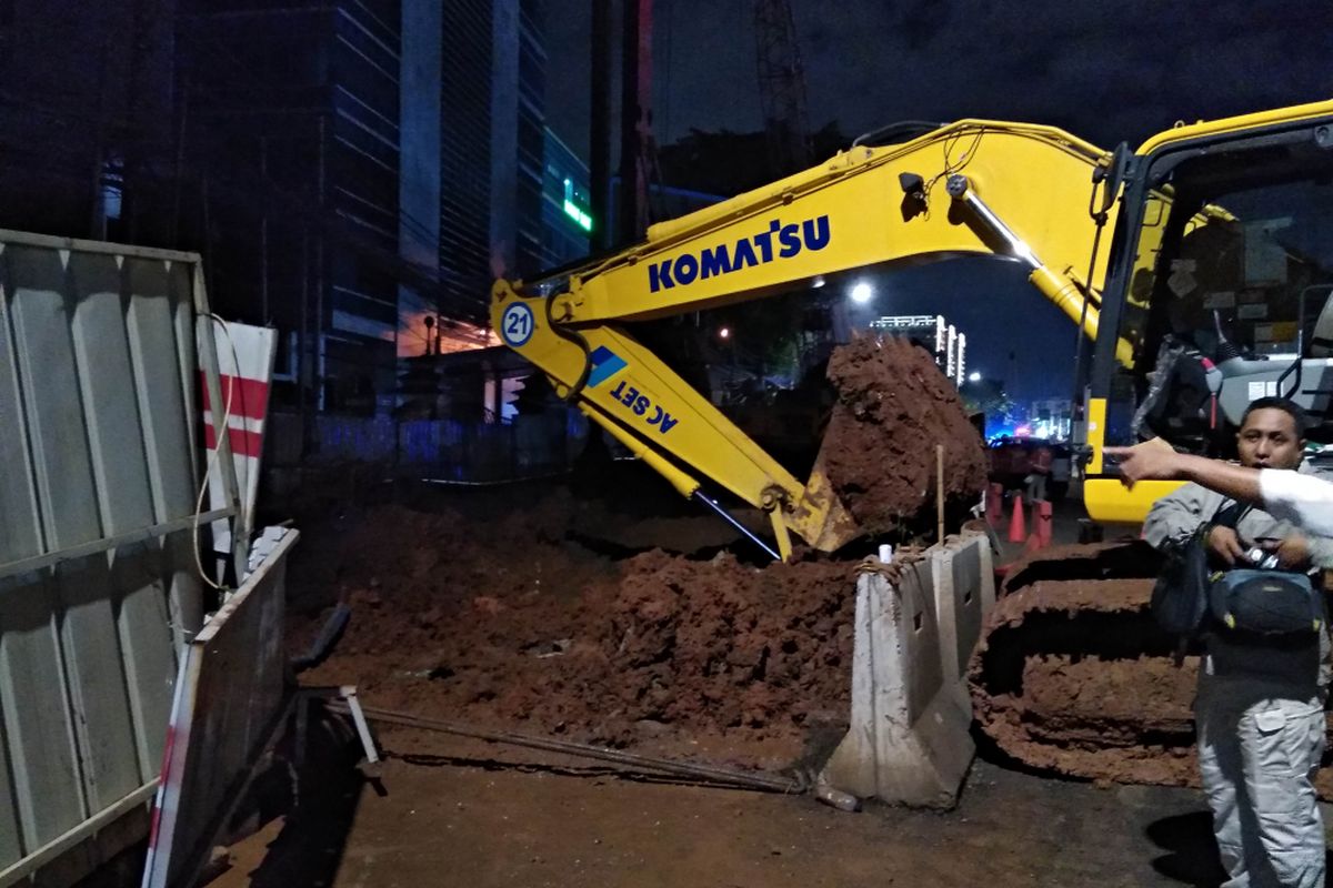 Lokasi kebocoran pipa gas PGN di depan BNN, Jakarta Timur, Senin (12/3/2018)