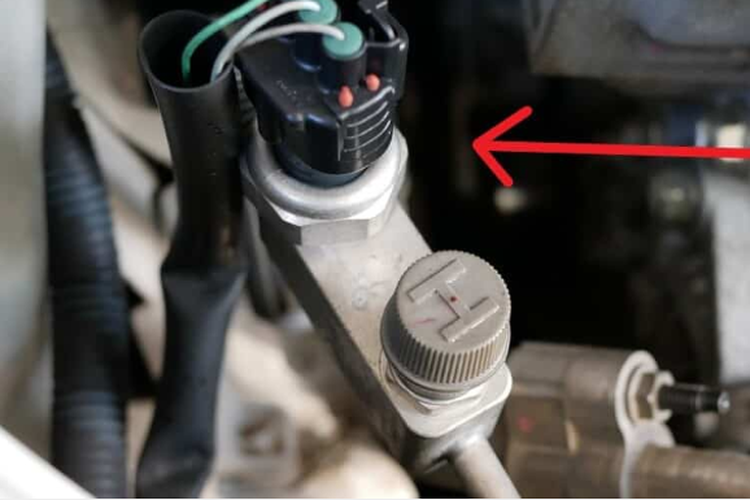 refrigerant pressure sensor (RPS) bertugas membaca tekana freon pada AC mobil.