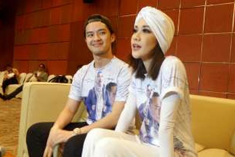 Vokalis yang juga artis peran Bunga Citra Lestari dan Morgan Oey saat ditemui di jumpa pers peluncuran singel Aku Bisa Apa? di Mandarin Oriental Hotel, MH Thamrin, Jakarta Pusat, Kamis (16/6/2016).