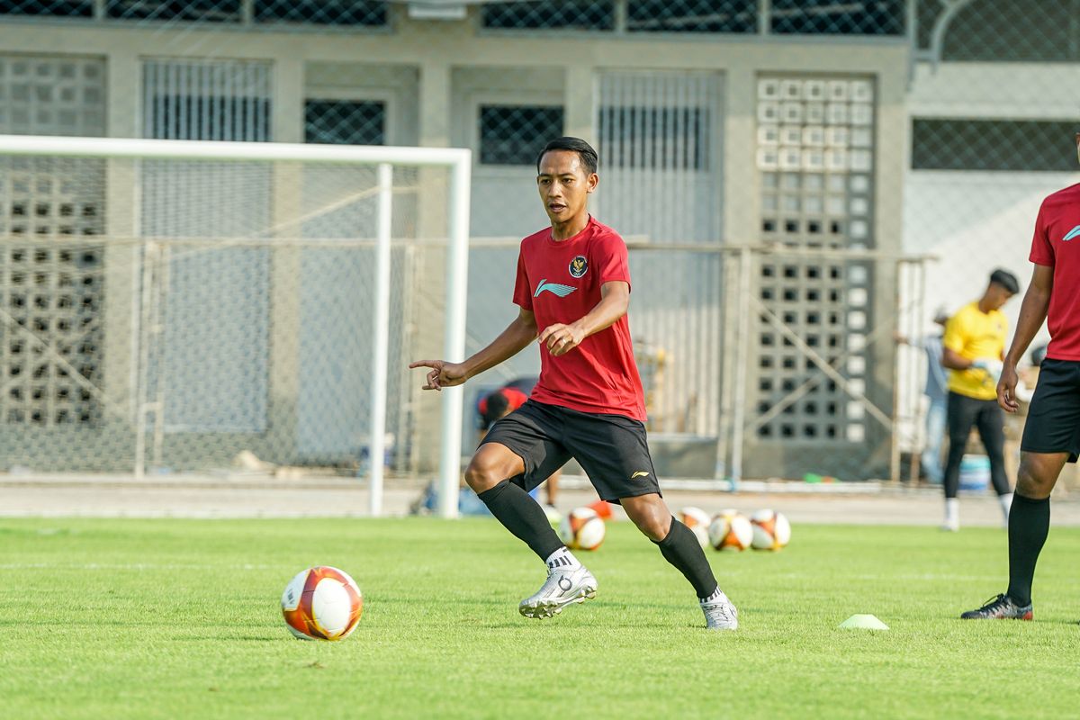 Gelandang Persib Bandung, Beckham Putra Nugraha, tengah memperkuat Timnas U22 Indonesia di ajang SEA Games 2023 Kamboja. Dia cetak gol kemenangan Indonesia saat taklukkan Kamboja 2-1 dalam laga terakhir Grup A SEA Games 2023 di Stadion Olimpiade Phnom Penh, Kamboja. Rabu (10/5/2023).                         