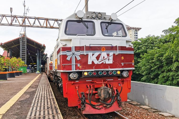 Ilustrasi. PT Kereta Api Indonesia (KAI) Daop 2 Bandung mengatakan jumlah penumpang nataru 2023 naik dibanding 2022  