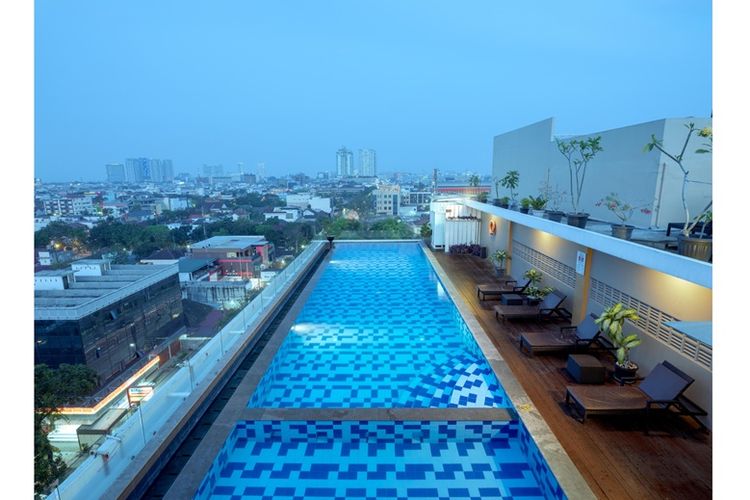 Fasilitas kolam renang di Swiss-Belinn Gajah Mada Medan. 