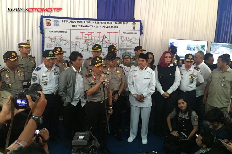 Kepala Kepolisian Negara Republik Indonesia Tito Karnavian tinjau kesiapan arus mudik 2017.
