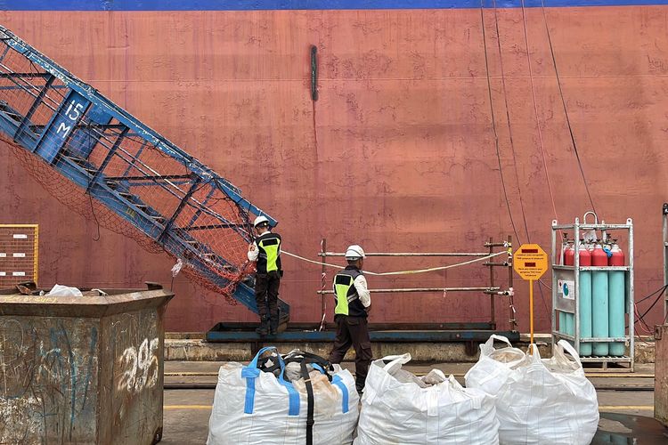 Tragedi Kapal Federal II di Batam, Tangis Histeris Anak Pekerja Galangan Pecah di Rumah Sakit,